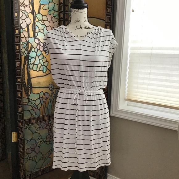 Banana Republic Dresses & Skirts - 💕HP💕 Banana Republic Stripped Dress